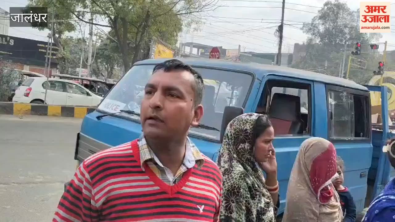 Municipal corporation and traffic police seize goods