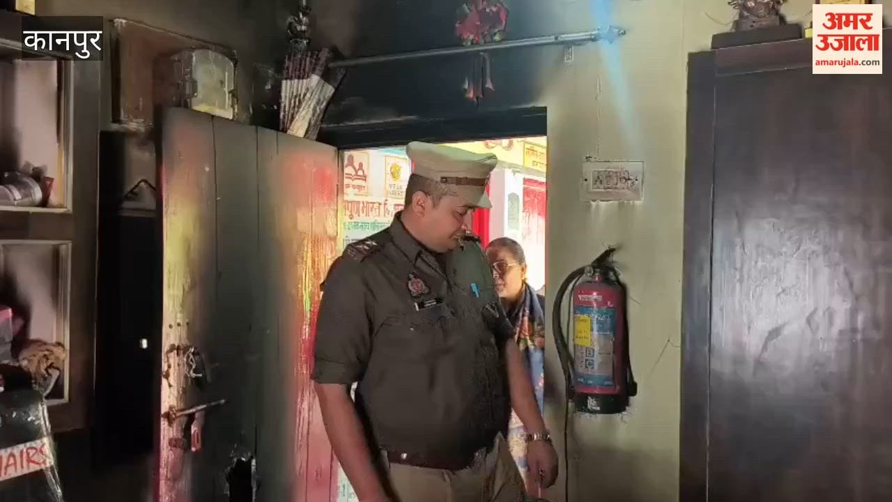 Unable to open the door, thieves set fire to the school