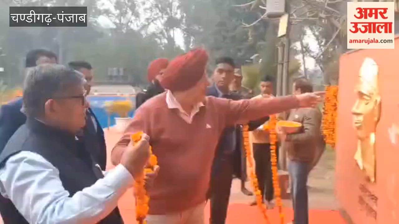 Governor pays tribute to martyrs in Ferozepur