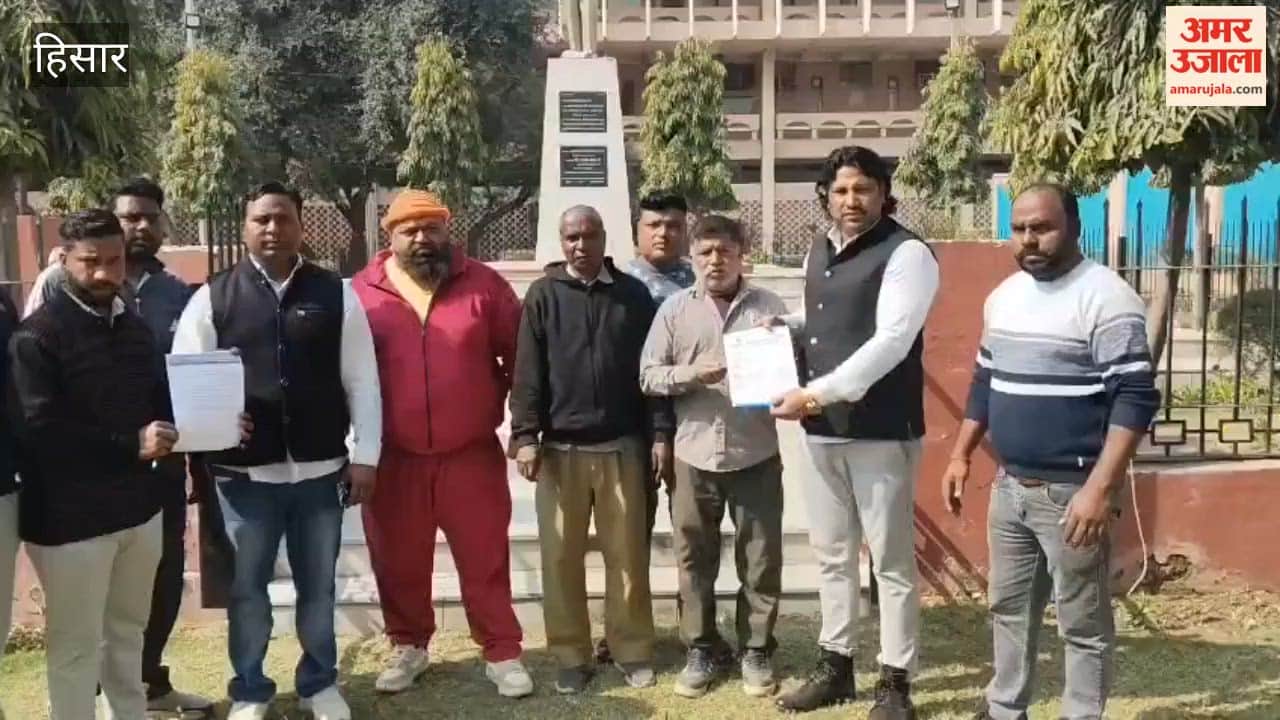 Haryanvi actor and singer Bittu Sorkhi met Hisar SP to file a case against him.