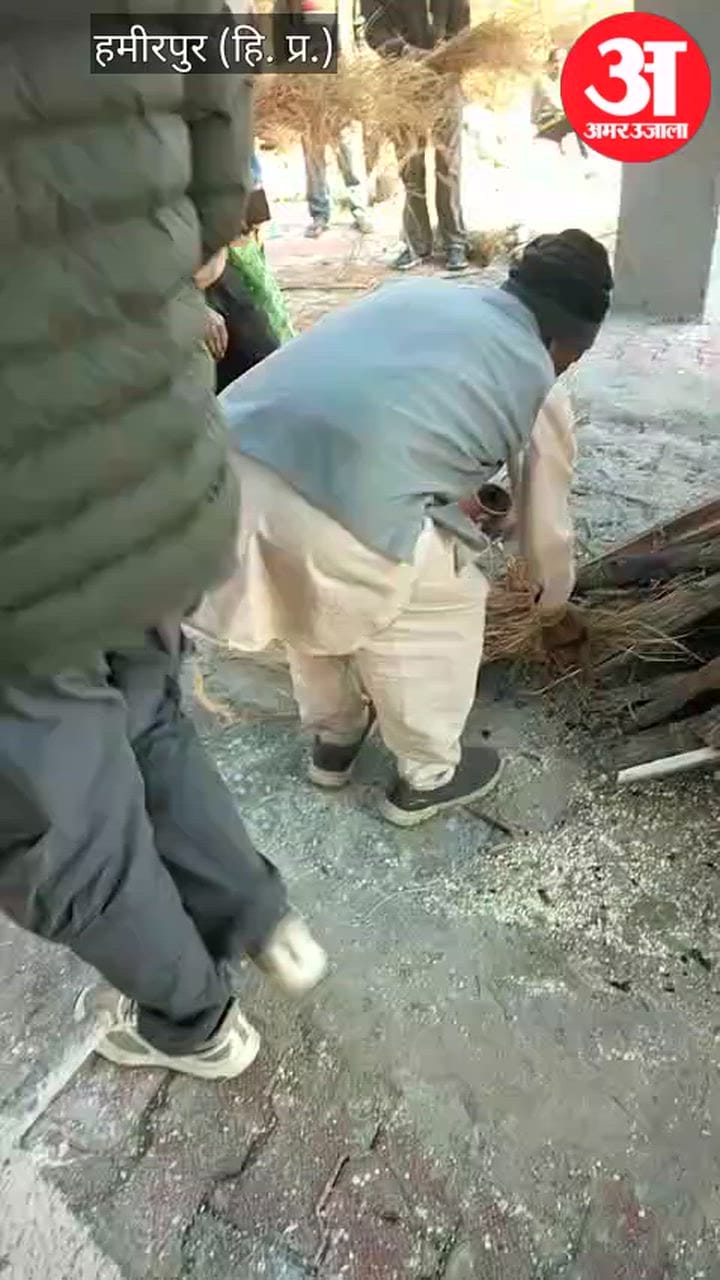Hamirpur: हनोह में मर्चु राम का निधन, बेटी सुमन कुमारी ने निभाया पुत्र धर्म