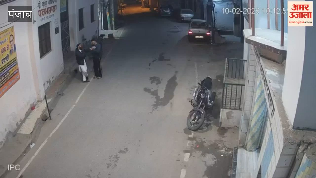 Five youths beat up a youth and injured him in Mohalla Palahi Gate, Phagwara.