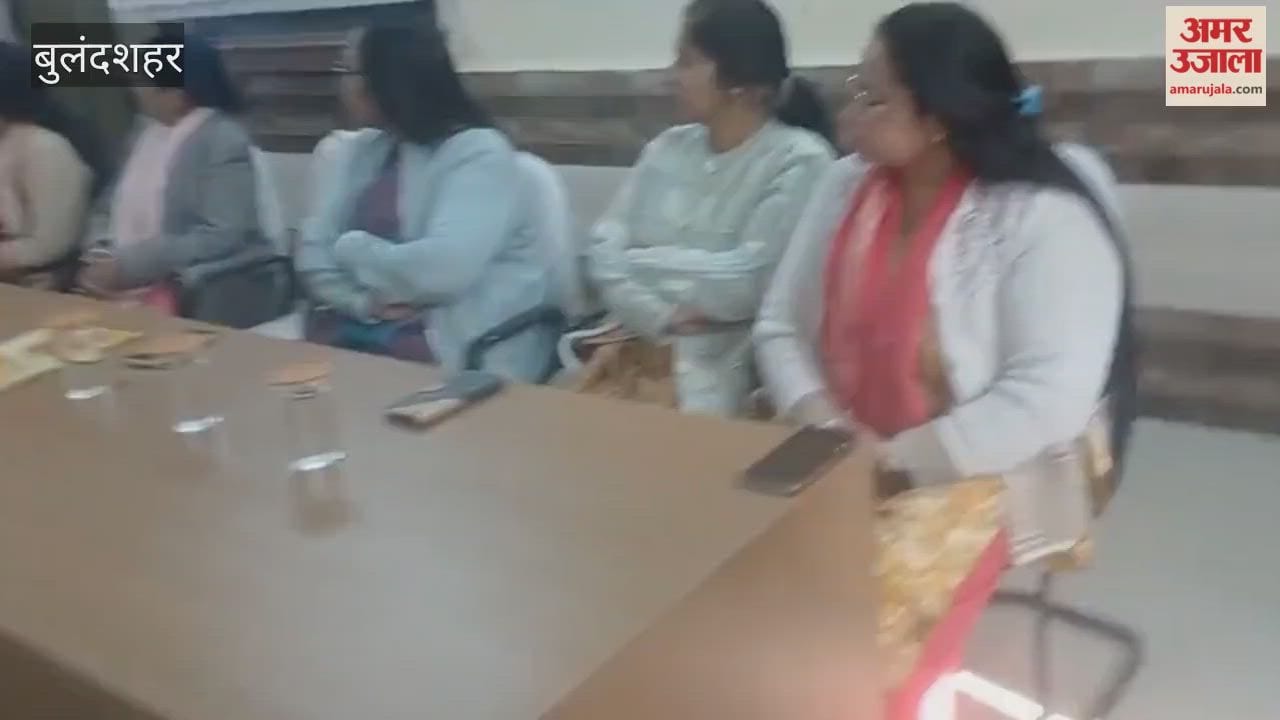 CEO Purnima Singh gave tips girl students aware at police pathshala in Bulandshahr
