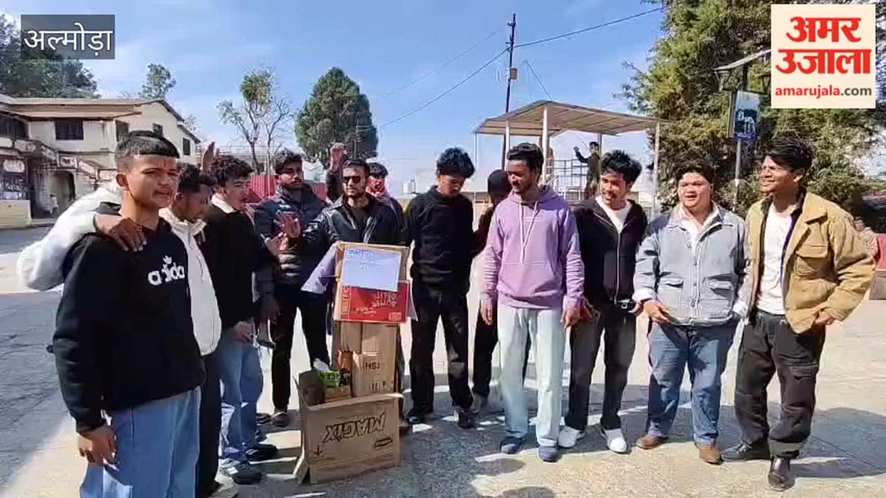 Students' anger erupted at SSJ University over lack of basic facilities, burning an effigy of the administration in almora