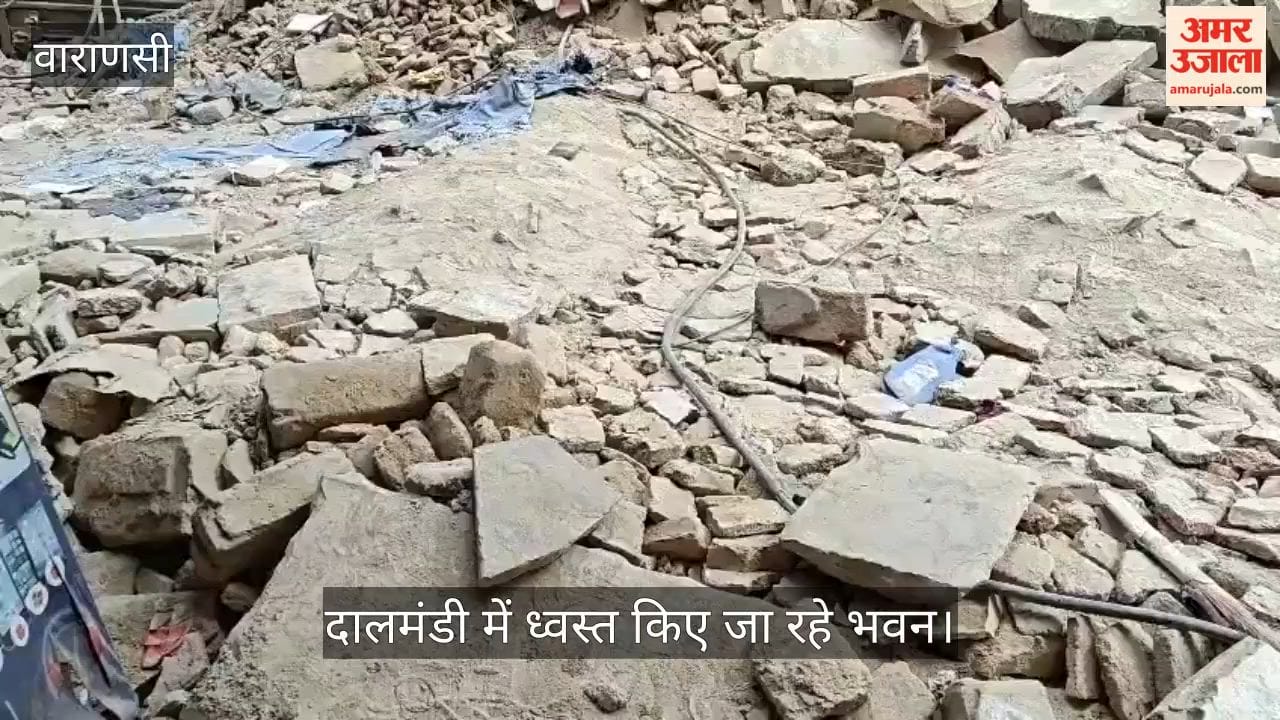 demolition of buildings for widening of Dal Mandi underway in varanasi