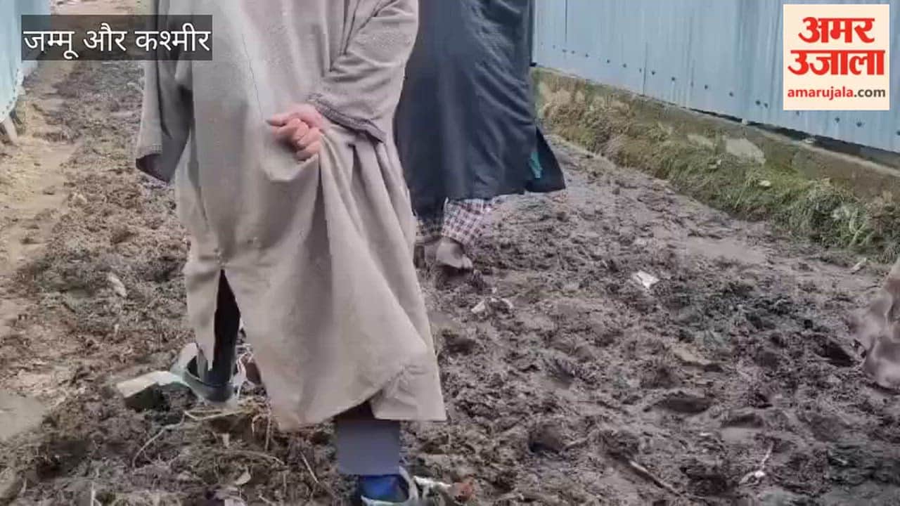 Kunjpora village roads are covered in mud, project approved but funds awaited