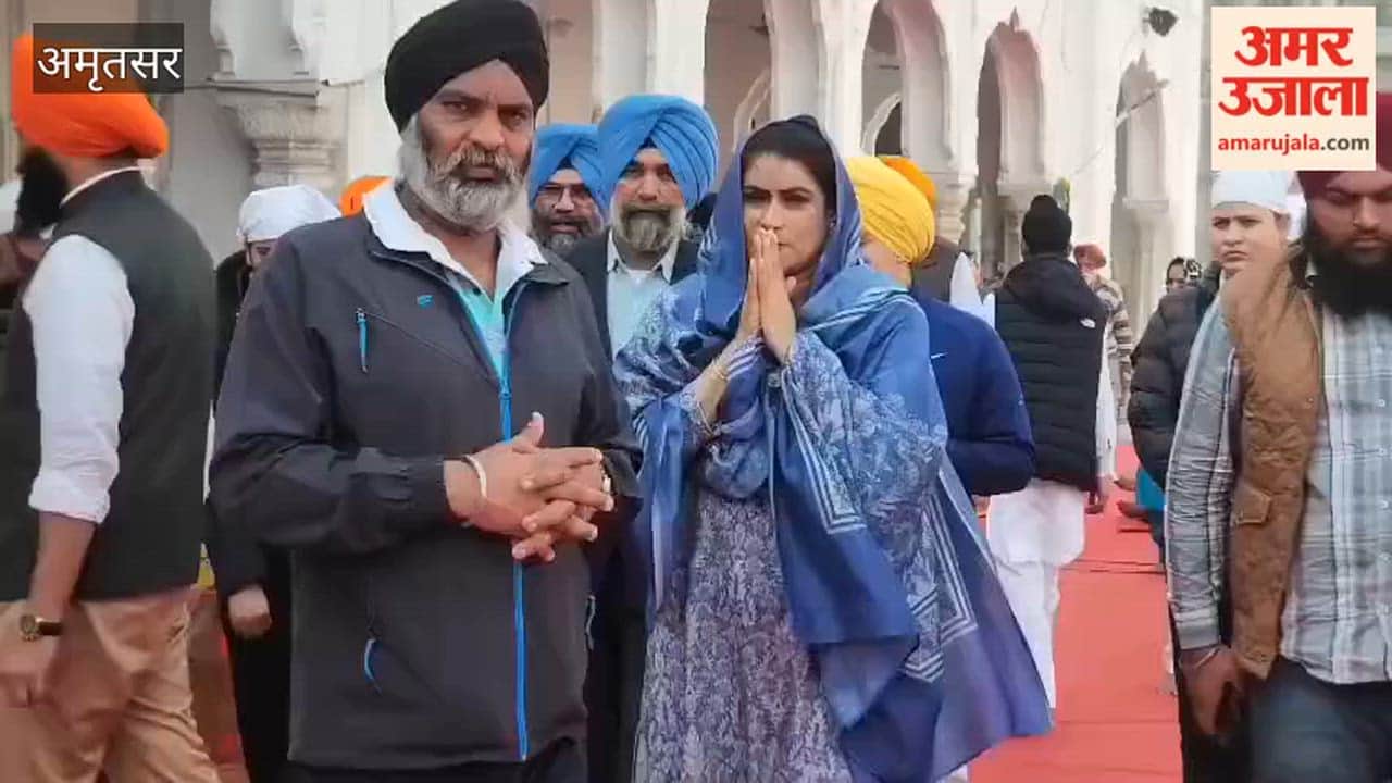 Bikram Singh Majithia reached Gurdwara Baba Deep Singh Shaheedan Wale with his wife