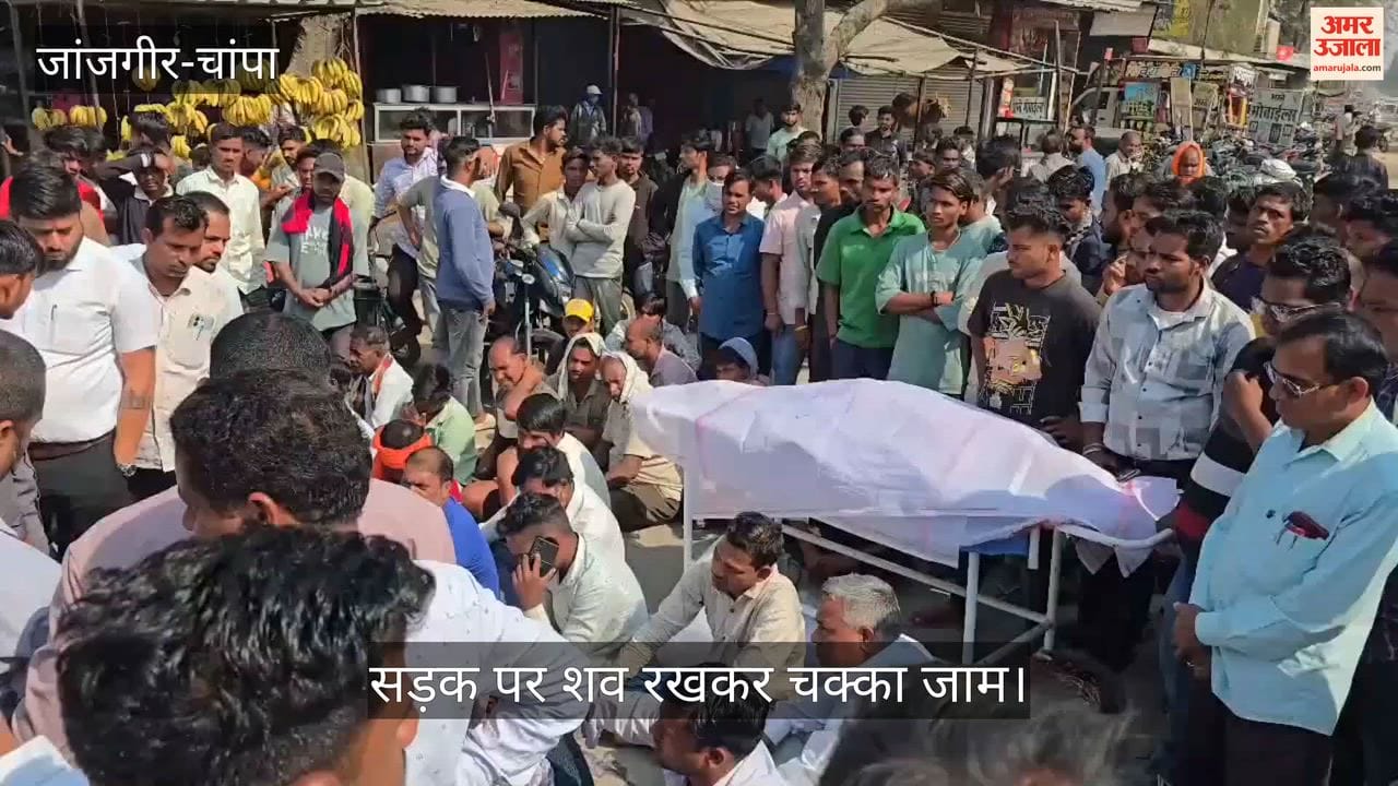 Pickup vehicle and bike collide and young man dies after that road blockade ensues
