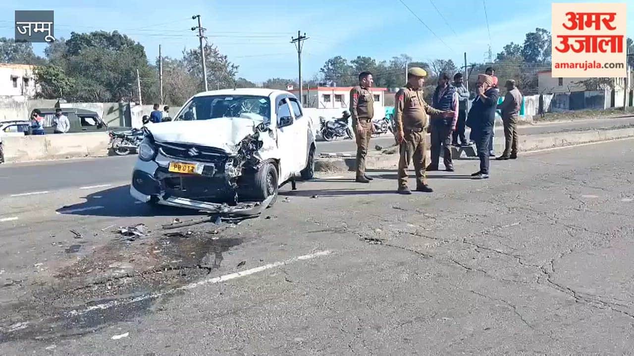 Road accident in Samba, two youths injured