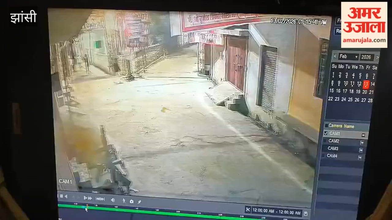 Unruly elements tore the hoardings of Shri Vishnu Mahayagna, the incident was captured on CCTV camera, the case is from Mauranipur police station area.