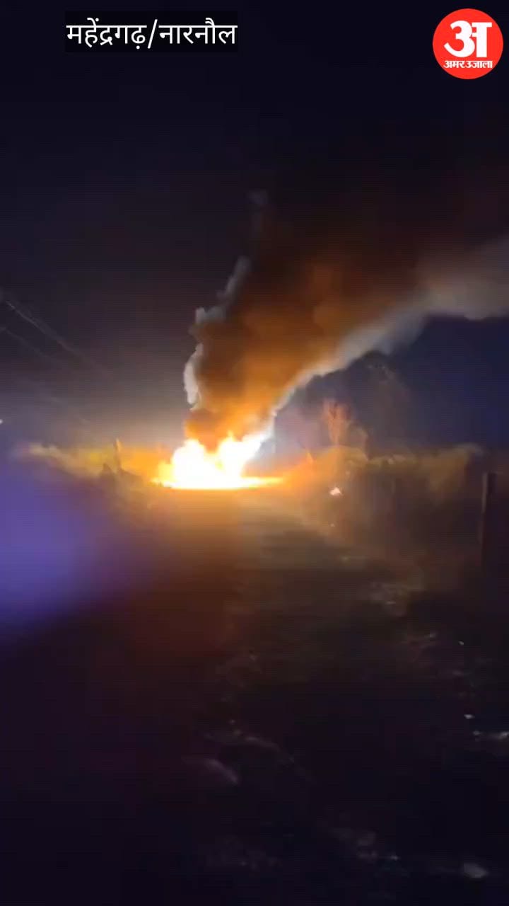 महेंद्रगढ़ में चलती कार में लगी आग, चालक ने कूदकर बचाई जान