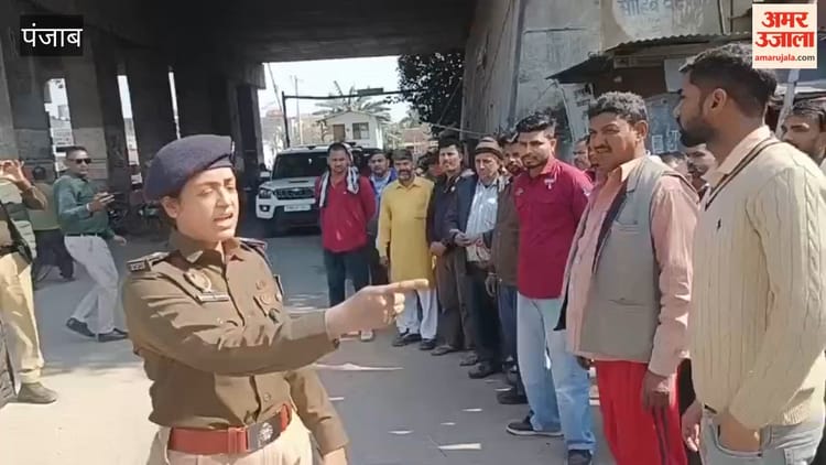 फगवाड़ा में जेसीटी मिल के नजदीक से अतिक्रमण हटाने के लिए एसपी के नेतृत्व में चलाया अभियान