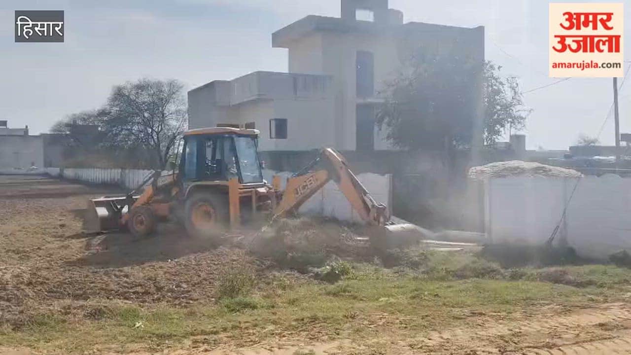 Hisar district town planner team demolished illegal constructions in five illegal colonies with JCB
