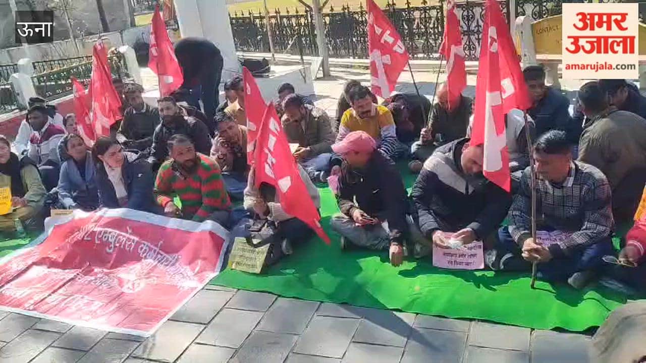 Una 108 and 102 ambulance workers continue protest for the second day