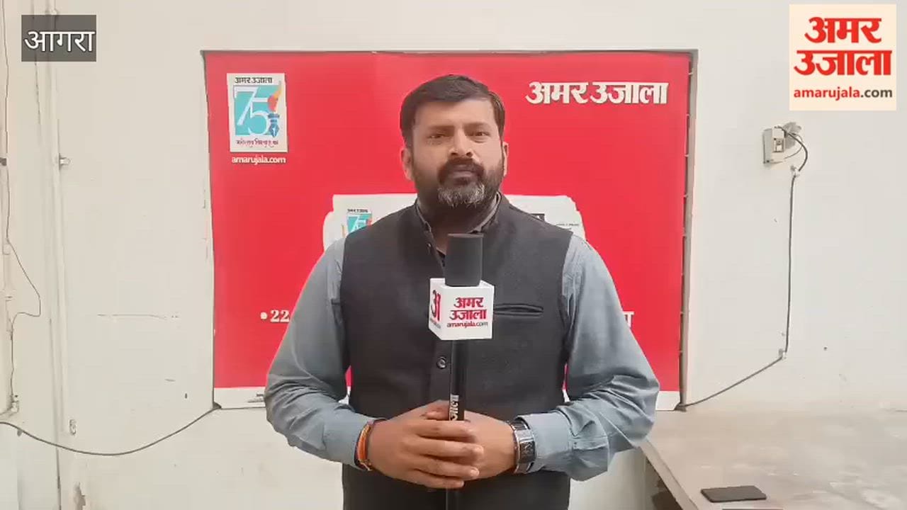 Broken water line on Fatehabad Road and Qila in Agra