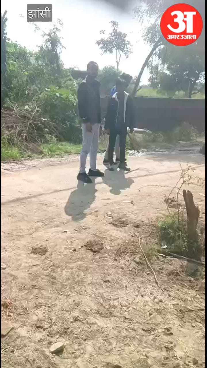 झांसी: तमंचा लेकर आए नकाबपोश युवकों काे ग्रामीणों ने दौड़ाया, थाना एरच इलाके के बेंदा सुरवई गांव का मामला