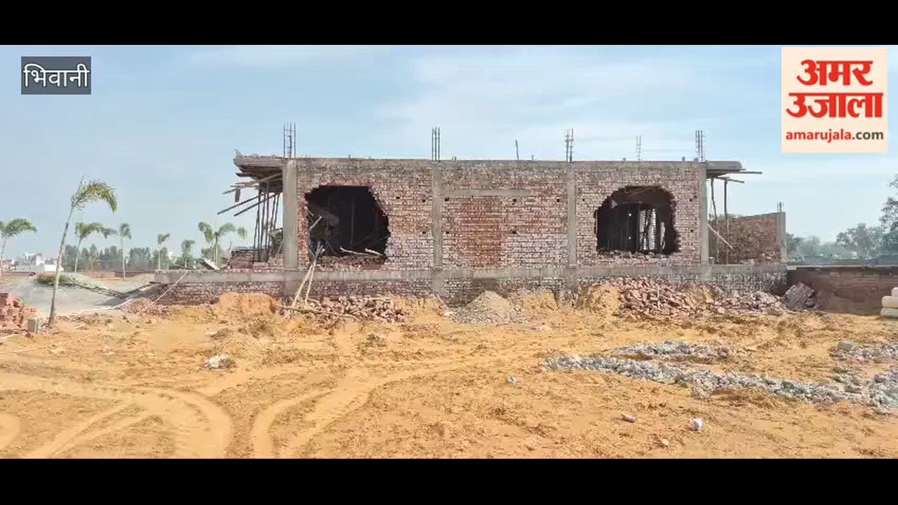 JCB used on illegal construction of Town Planner Department in Bhiwani