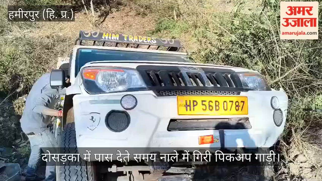 Video: Pickup vehicle falls into drain while passing in Dosarka