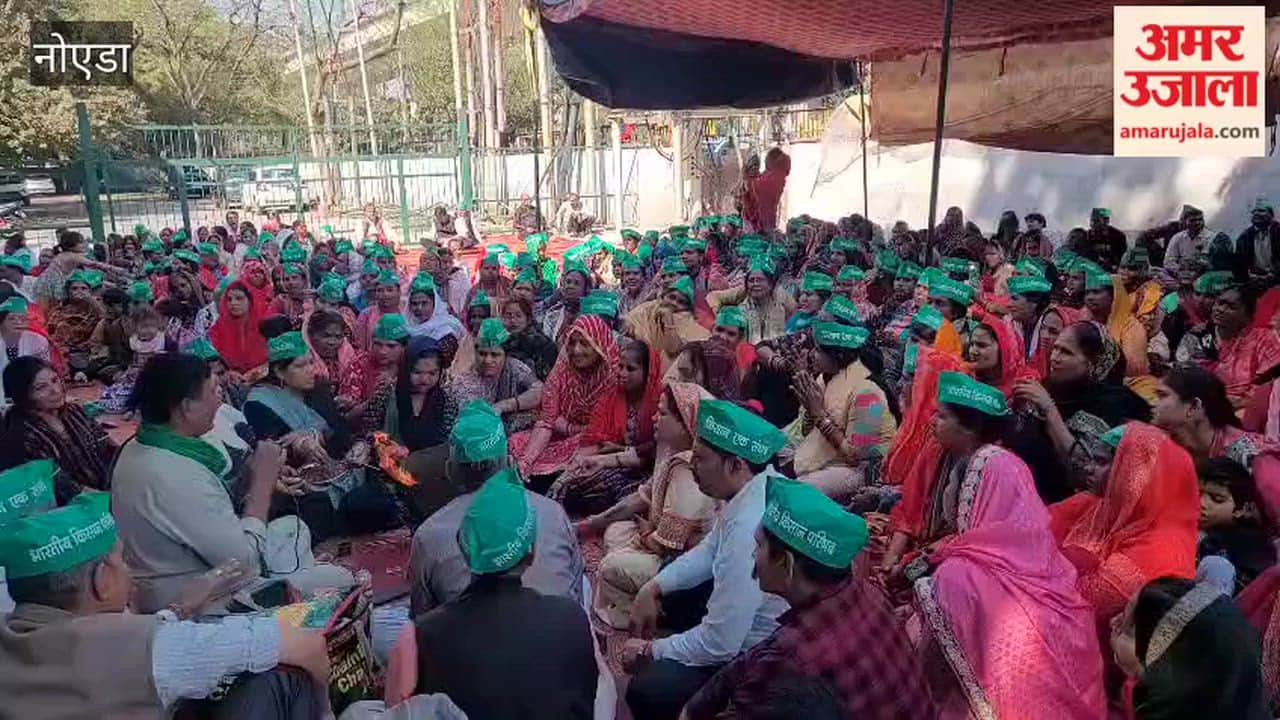 Demonstration of farmers at Noida Sector 16A Electricity Corporation office