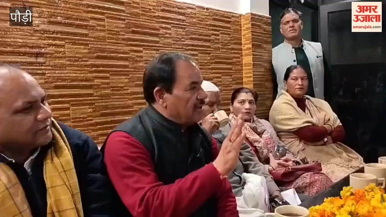 Srinagar: Harak Singh Rawat energized Congress workers to surround Lok Bhavan on February 16.