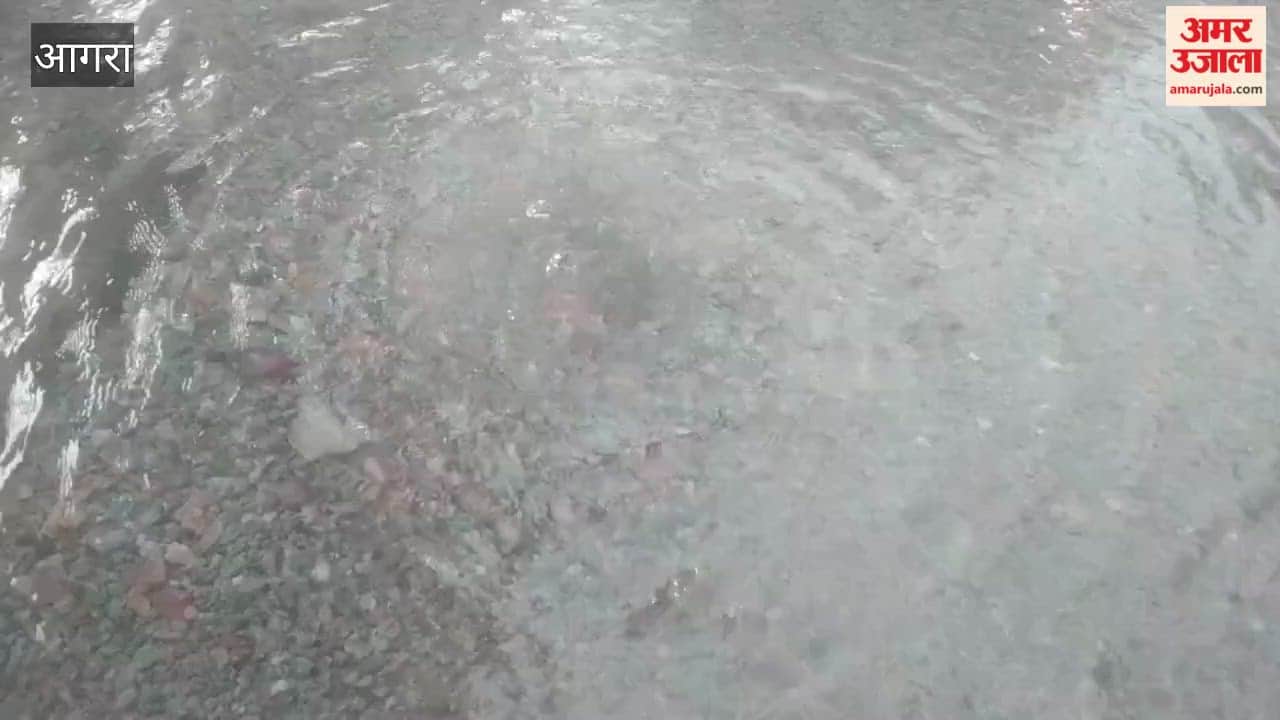 Water line leaks on Fatehabad Road