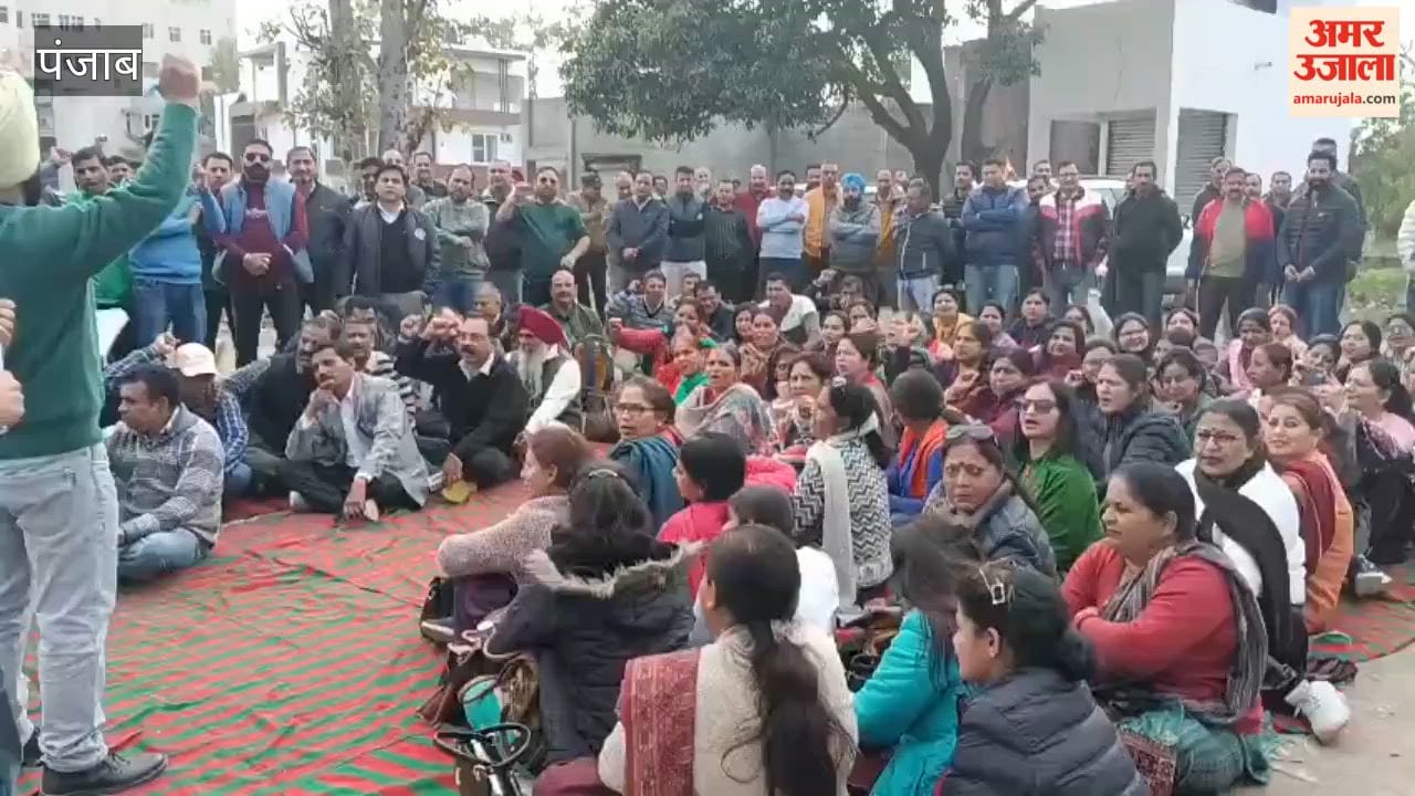 Teachers protest against the government in Pathankot