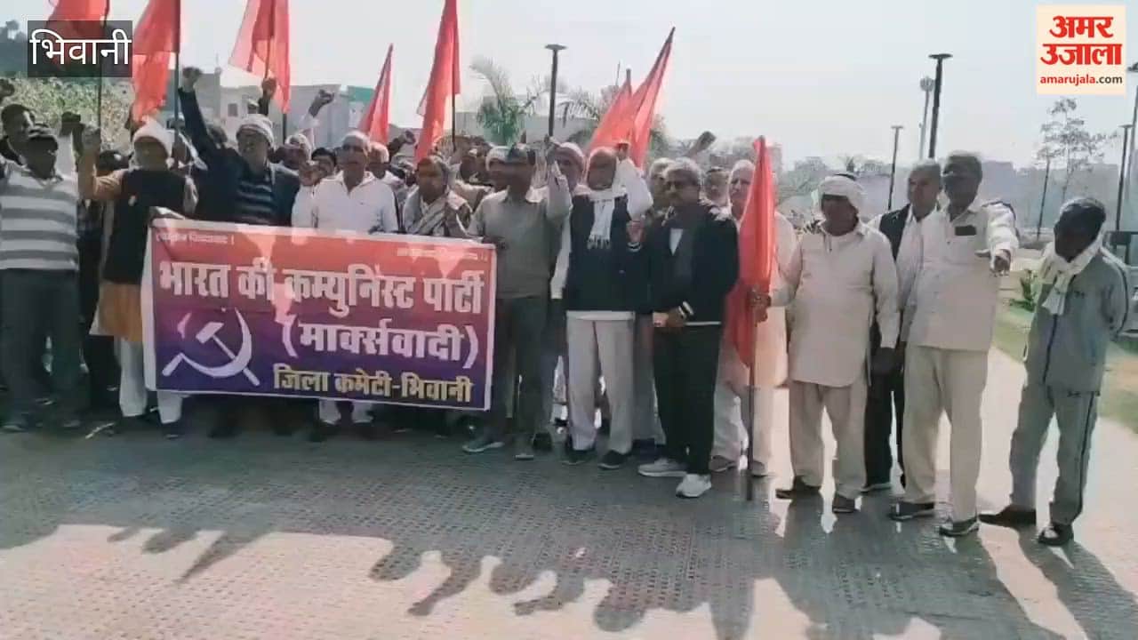 CPIM takes out a procession in Bhiwani city in support of the national strike