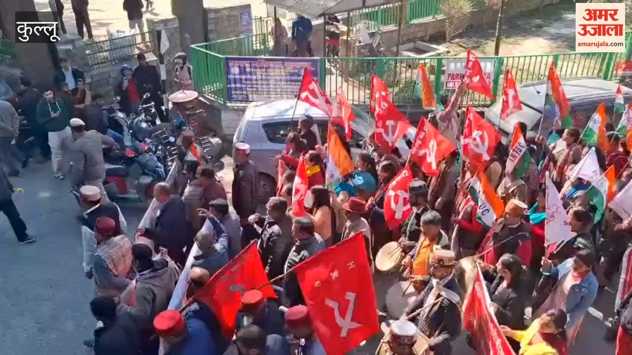 Trade union workers took to the streets in Kullu in support of the nationwide strike