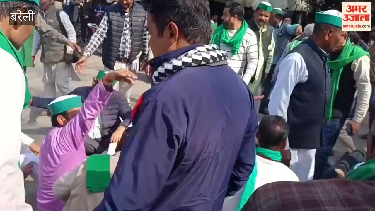 Farmers protested against the trade deal and raised slogans in front of the Collectorate