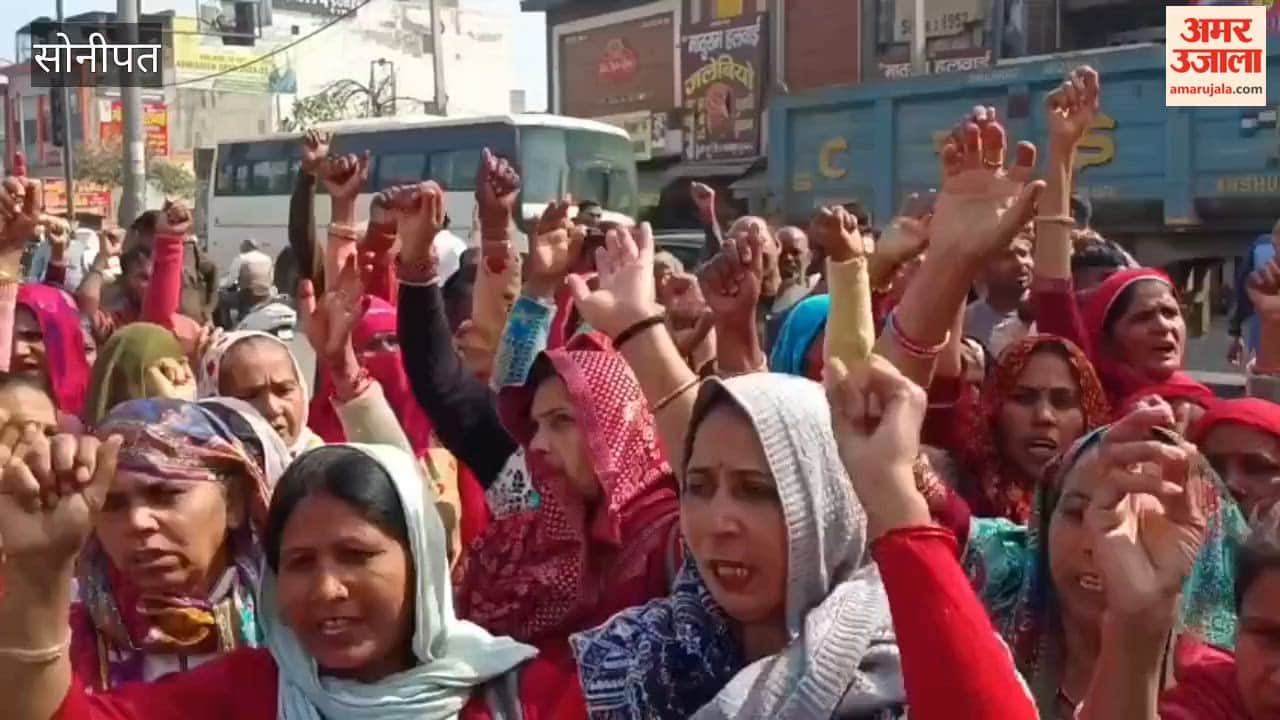 Gohana employees staged a strong protest during the nationwide strike