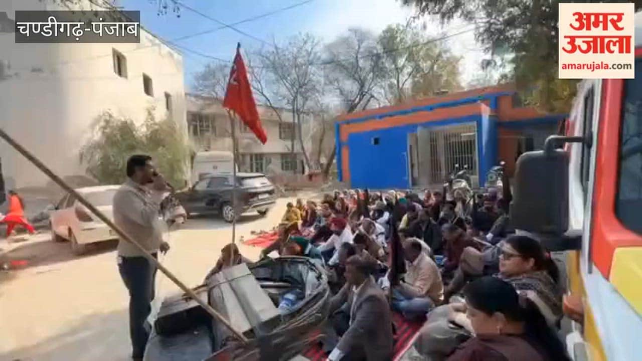 Dharna by Punjab Subordinate Services Federation and Pensioners Association