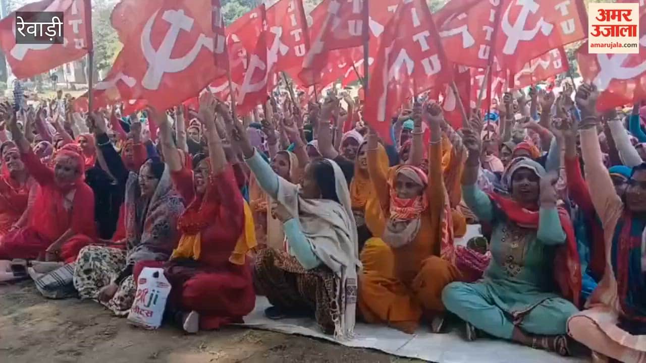 Rewari employees protested against the nationwide strike