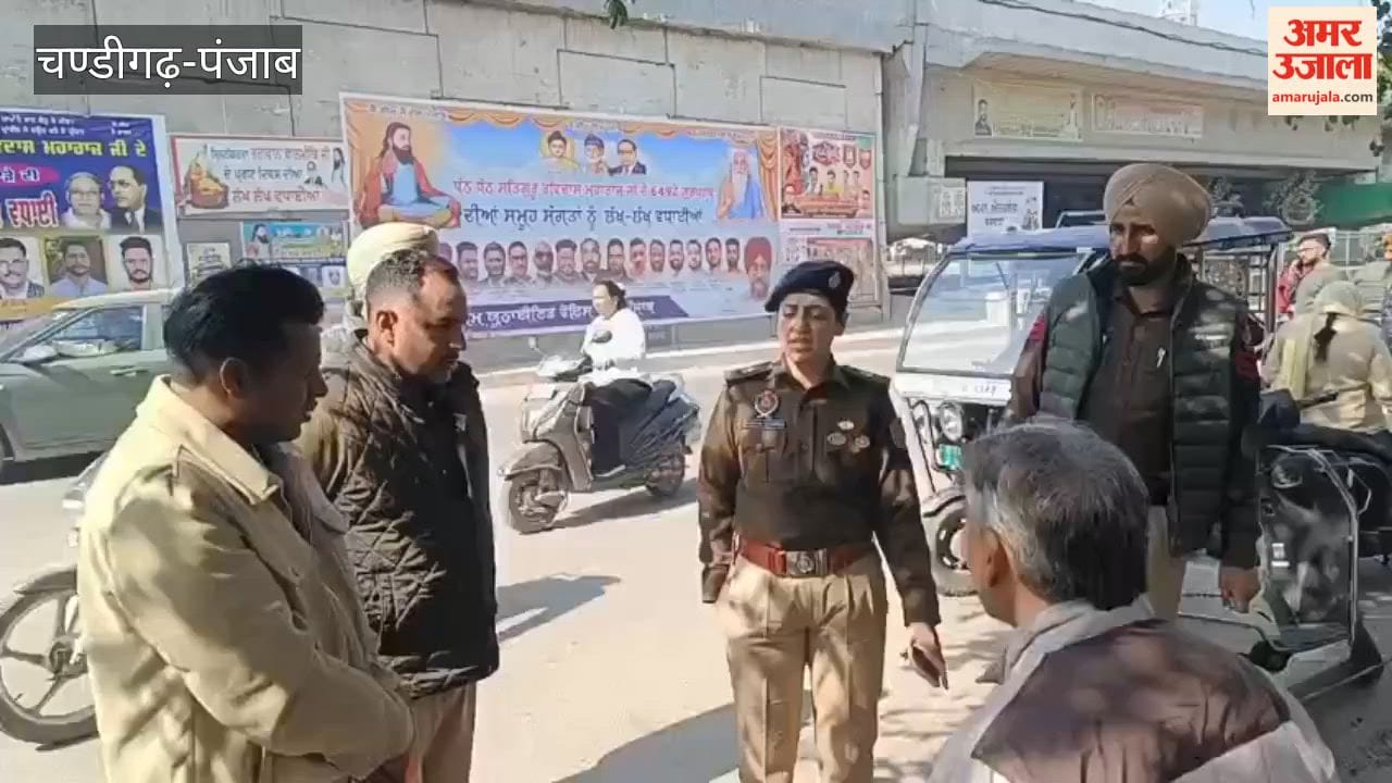 Challans issued for vehicles parked on roadside at Phagwara Tehsil Complex