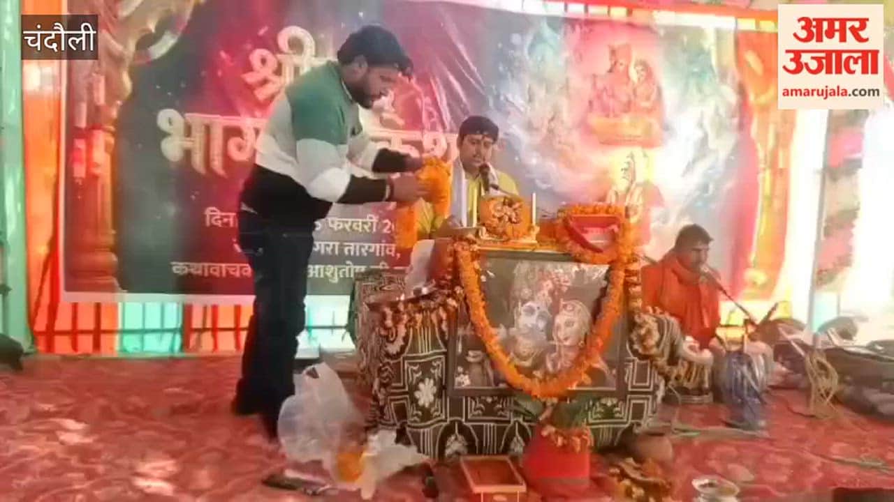 Devotees danced to tunes of hymns and enjoyed third day of Srimad Bhagwat Katha