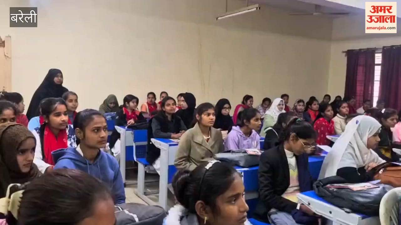 ASP Sonali Mishra taught cyber security lessons to girl students in Bareilly