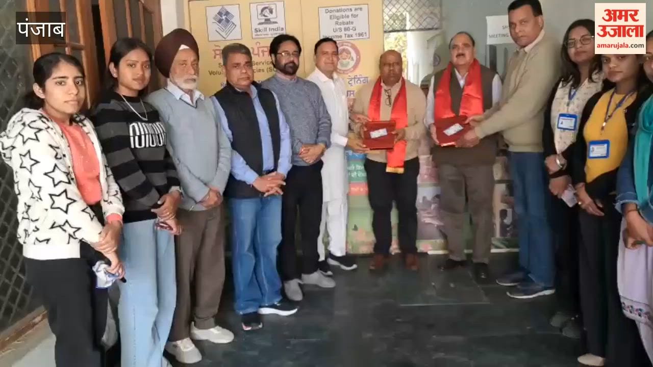 NRI representatives of Sarva Naujavan Sabha donated Rs 1 lakh to Sarva Seva Sadan