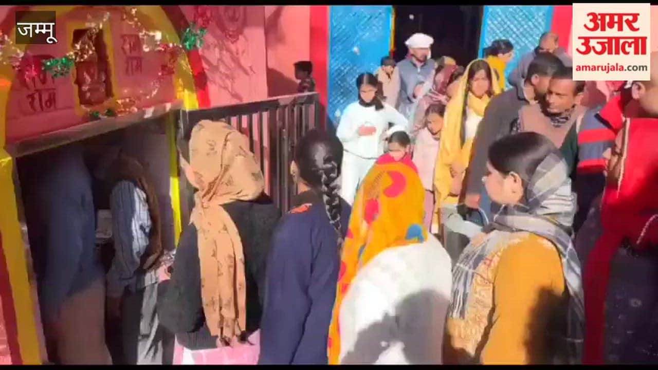 A huge crowd of devotees gathered at the temples of Chinani on Mahashivratri.