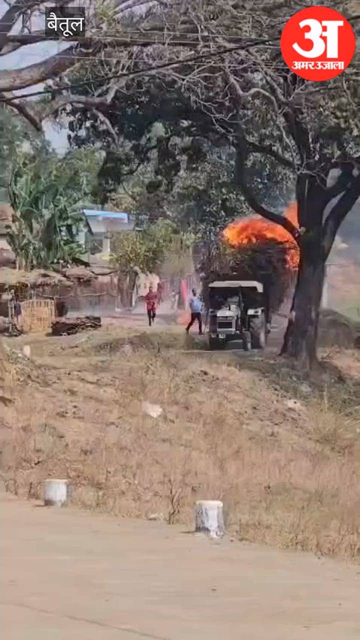 Betul News: Tractor-Trolley Catches Fire After High-Tension Line Contact, Major Mishap Averted