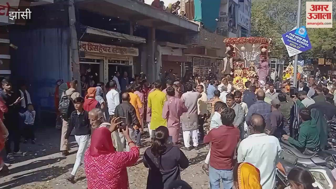 The wedding procession started with great pomp from Baba Mahakaleshwar temple of Jhansi.