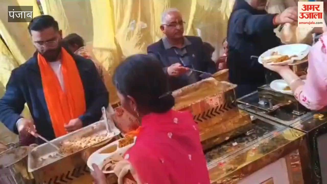 Shiv Bhandara was organised at Shiv Mandir Sarai Road, Phagwara.