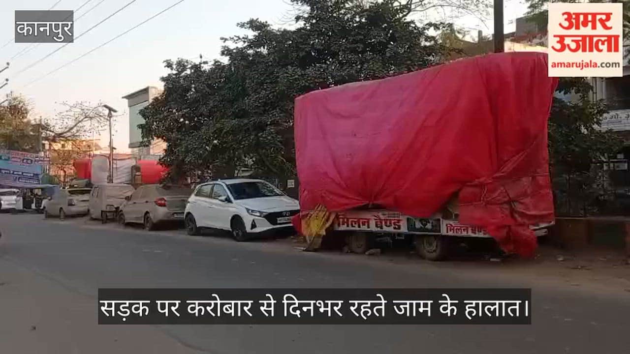 Kanpur Car repair shops take over vehicles parked on road lanes