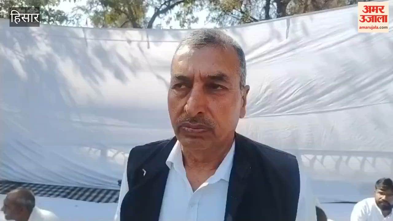 Congress protests against pension cuts