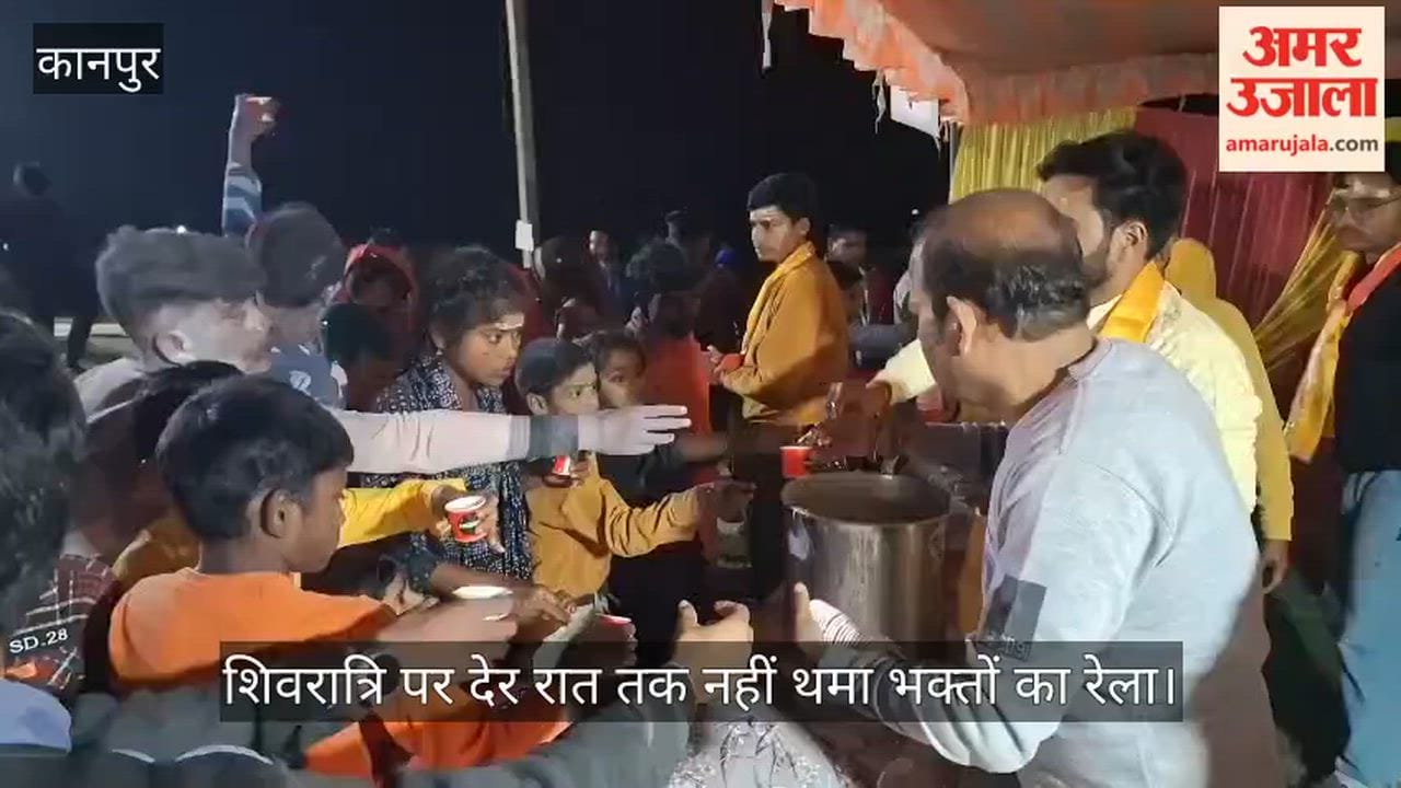 Kanpur Crowds gathered Shiva temples after midnight queues formed to receive offerings