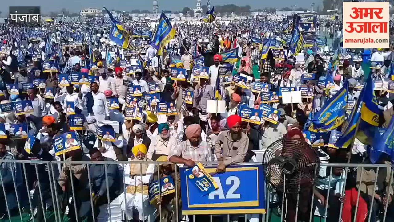 AAP workers and Village Defence Committee members arrive for the Moga rally.