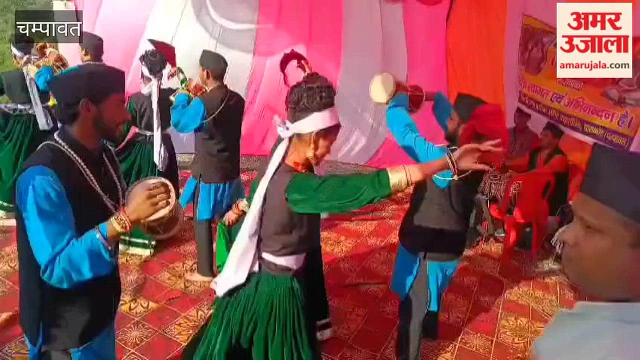 Artists presented cultural programs at the Deveshwar Dham Padasosera Festival in Barkot Block