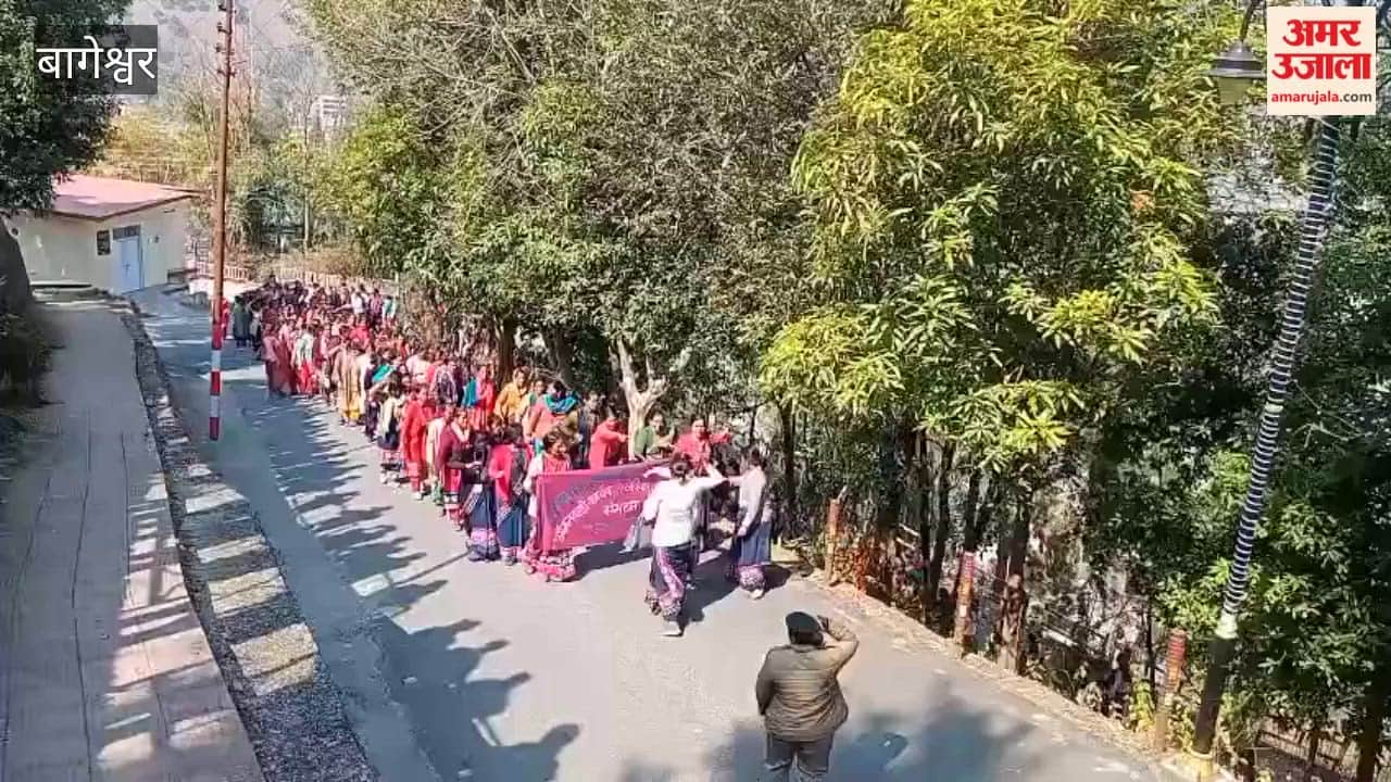 Anganwadi workers took out a procession demanding 12 points in bageshwar