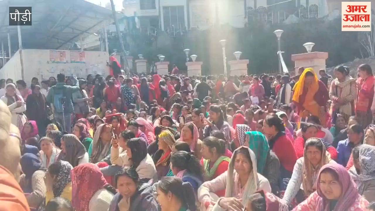 Pauri News: Anganwadi workers demonstrate on 12-point demands, warn of agitation