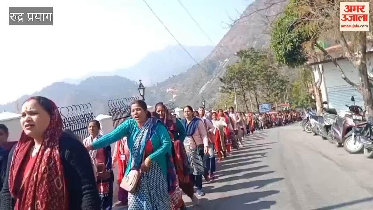 Rudraprayag: Anganwadi workers gheraoed District Collector's office over eleven-point demands