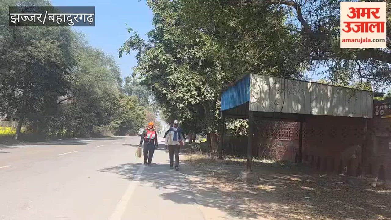 Kanwariyas returning with Kanwar from Haridwar