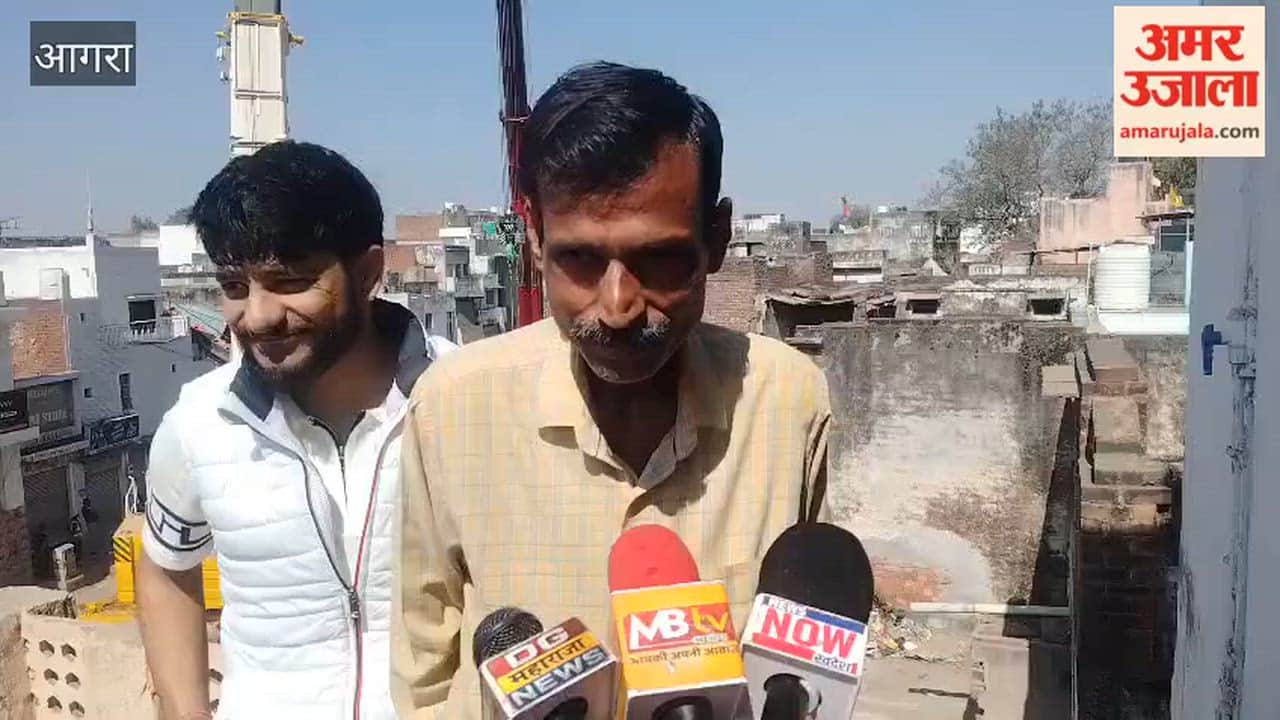 accident happened during the construction of Agra Metro local youth told